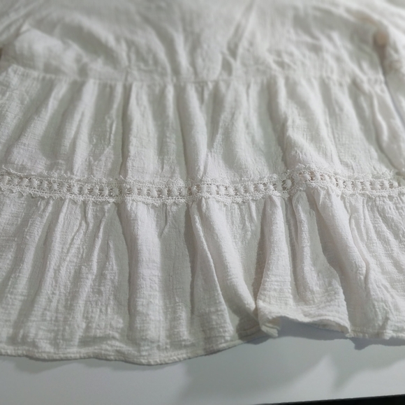 Chic White Ruffle Blouse - Picture 4 of 11